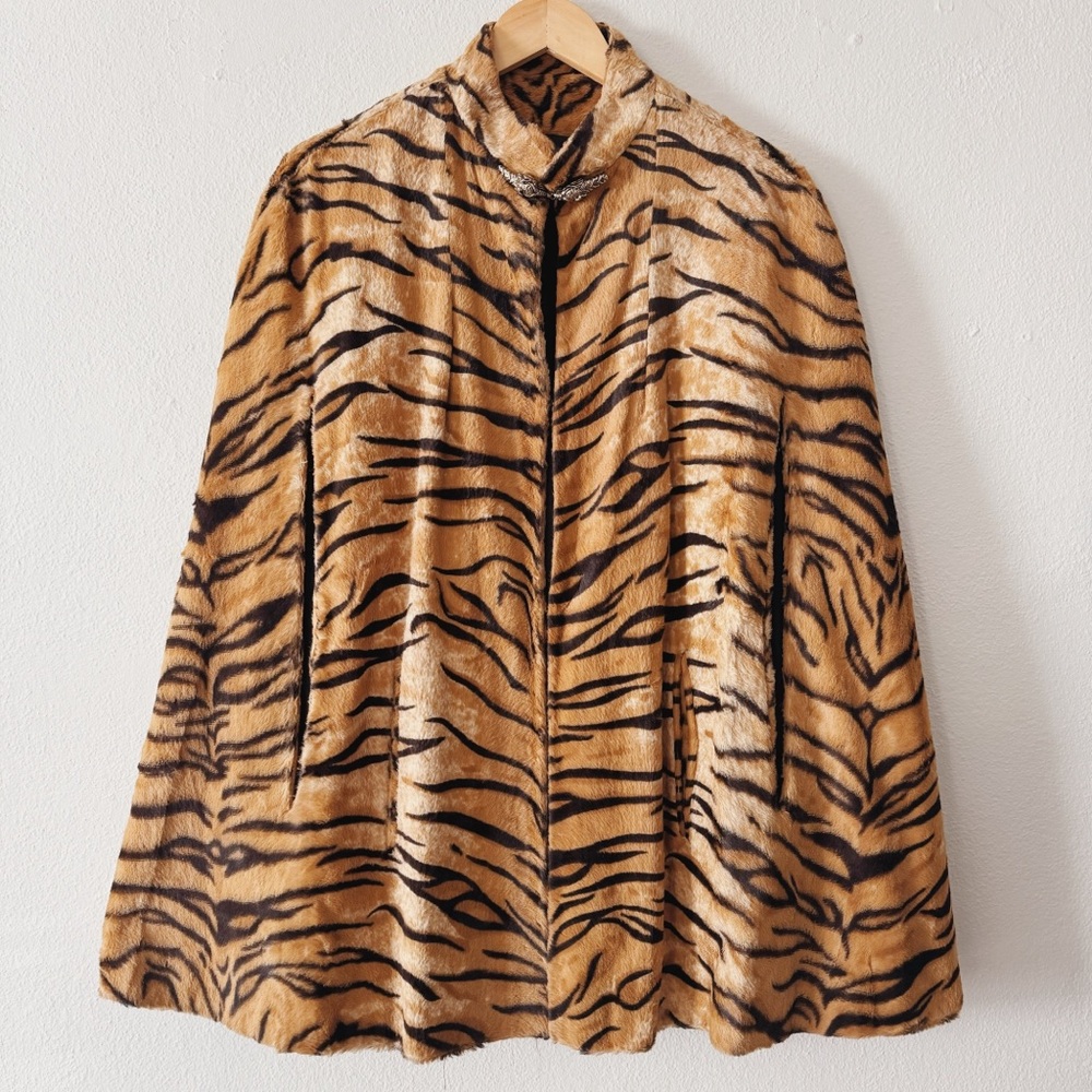 60s VINTAGE FAUX FUR TIGER PRINT PONCHO